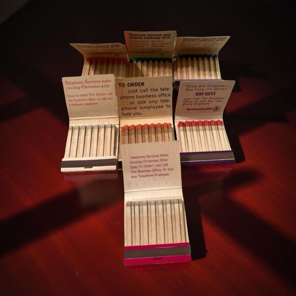 7 Vintage Xmas Tele Gift Matchbooks “Give Santa A Lift With Tele Gift” Unstruck - Picture 3 of 3
